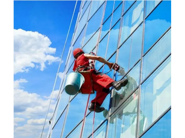 在外墻清洗時使用的專用藥劑是什么？